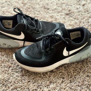 Men’s Nike joyride running shoes